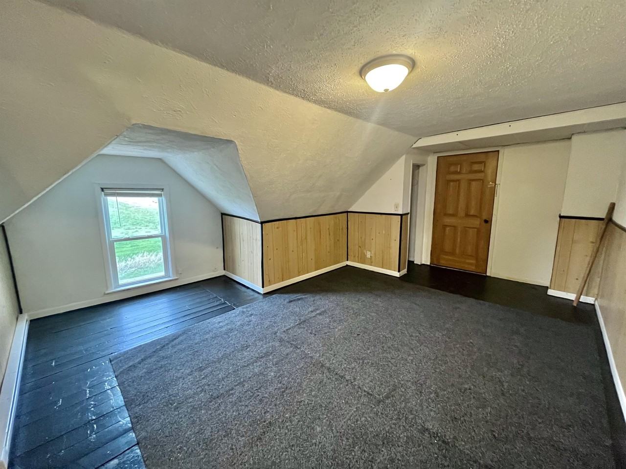 2291 1/2 Day St Uppr - Photo 3 of 16