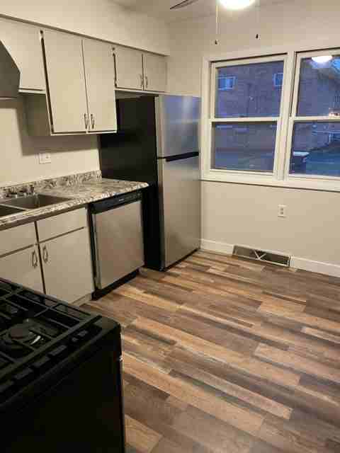 418 N Main St #1 - Photo 3 of 9