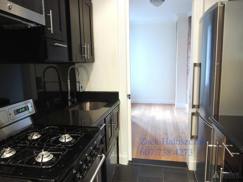 E 100th St #1C - Photo 3 of 6