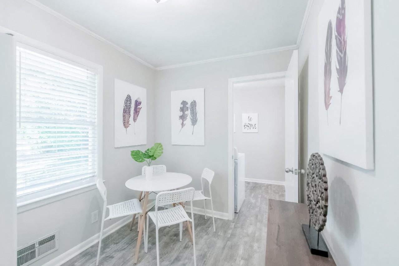 Beaver Ruin Ct Nw - Photo 2 of 4