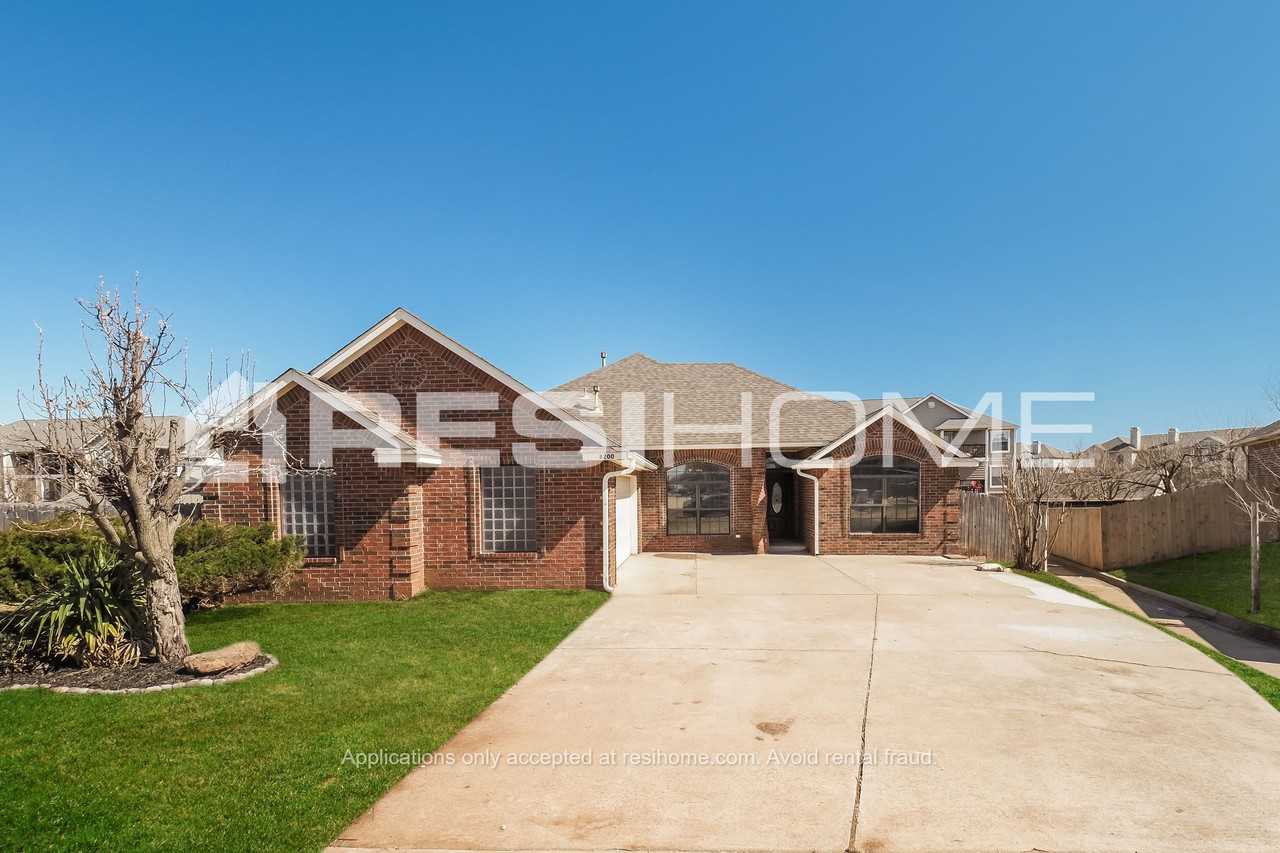 8200 Nw 98th St - Photo 2 of 23