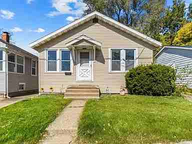 1011 East Lake Avenue - Photo 2 of 12