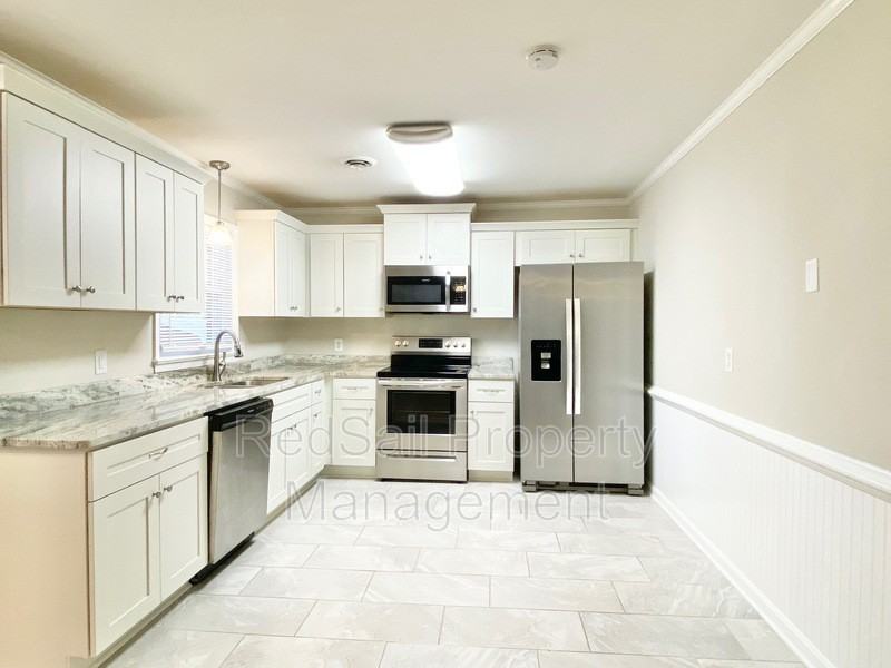 116 Glade Rd - Photo 4 of 17