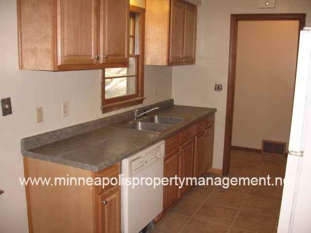 1401 Hillsboro Ave S - Photo 2 of 7