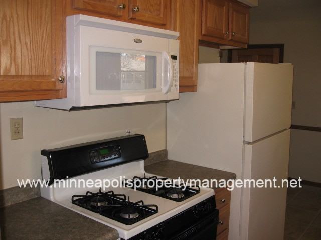 1401 Hillsboro Ave S - Photo 3 of 7