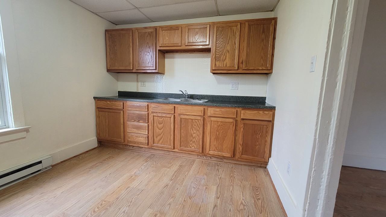 323 W Oregon Ave #323 - Photo 2 of 13