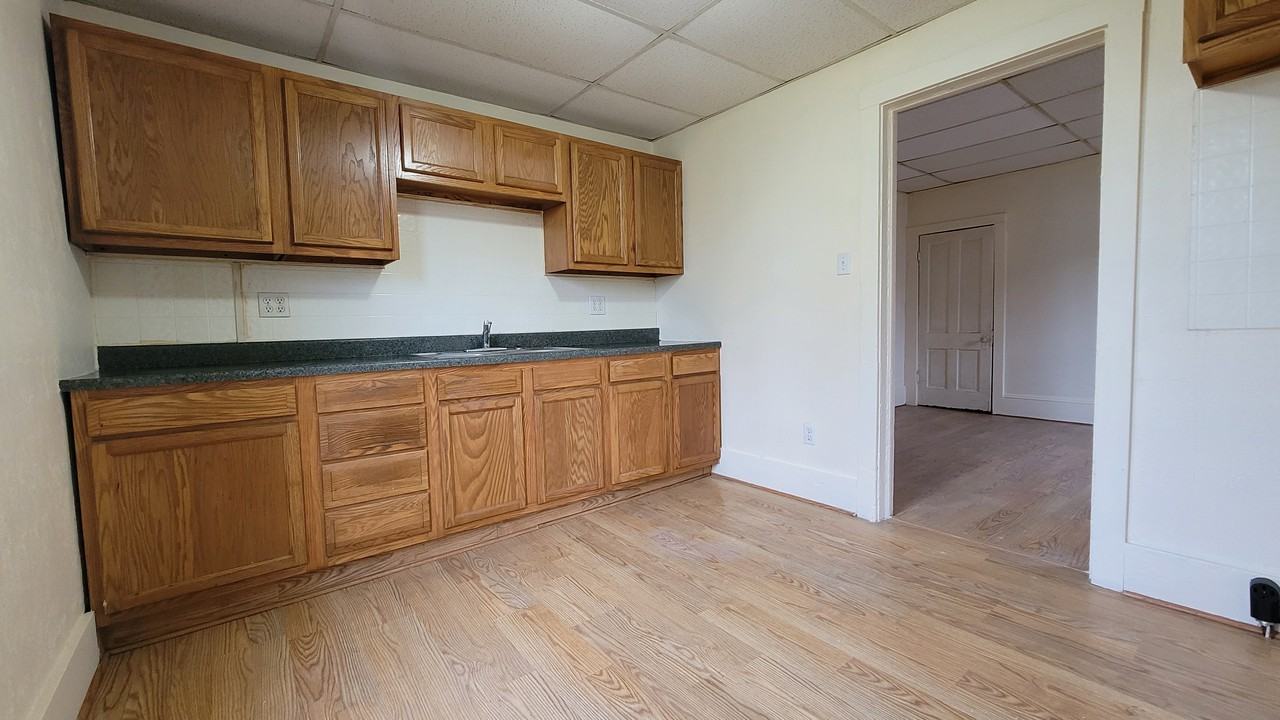 323 W Oregon Ave #323 - Photo 3 of 13