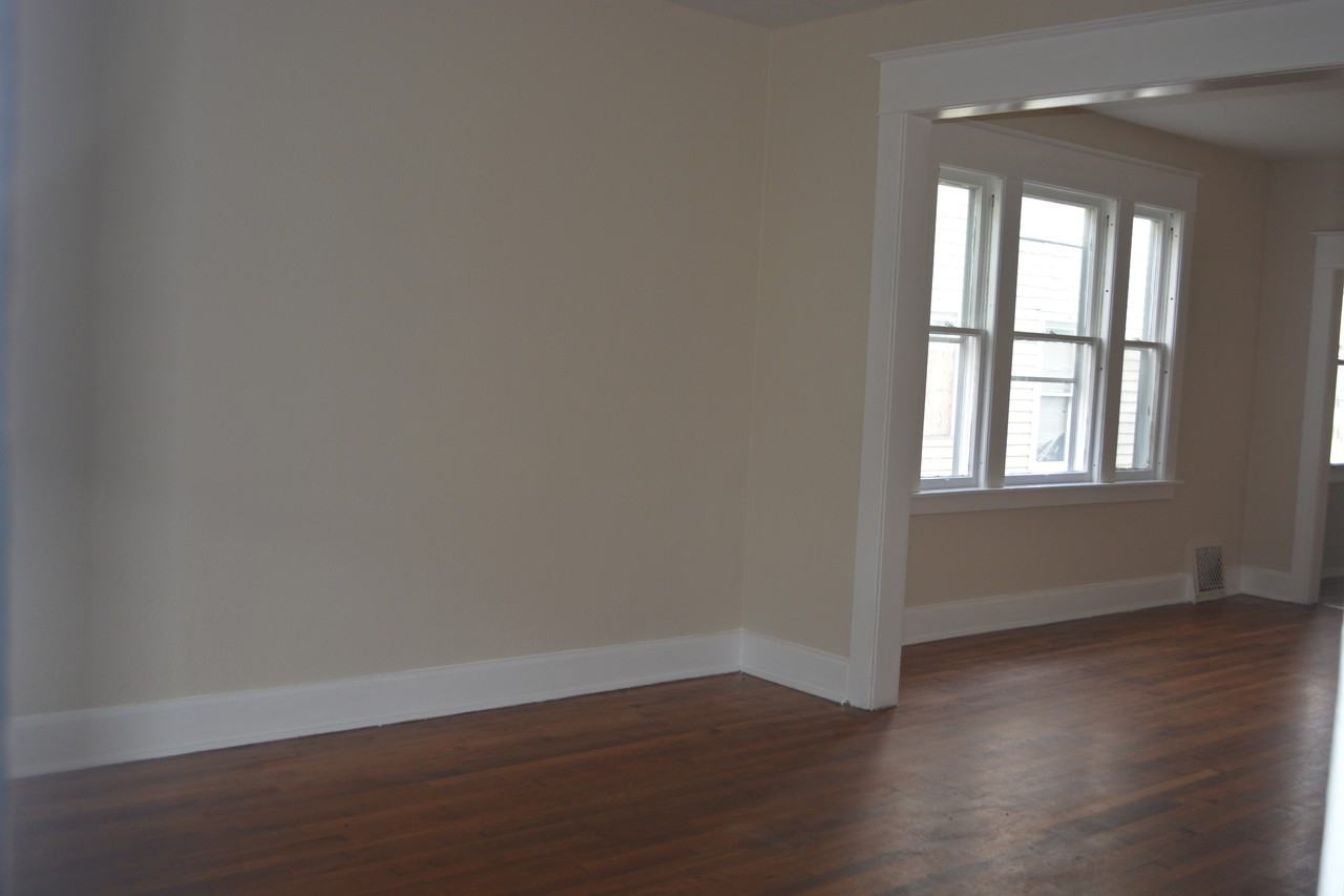 1621 Dudley Avenue - Photo 3 of 13