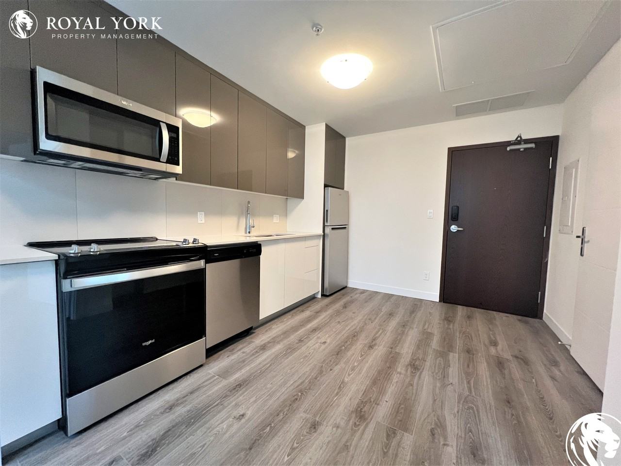 32 Duke St E #601 - Photo 2 of 13