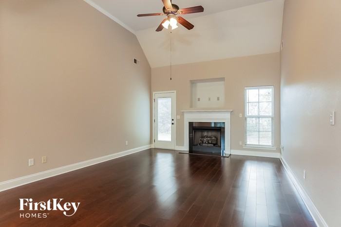 1012 Pilgrim Ln - Photo 2 of 15