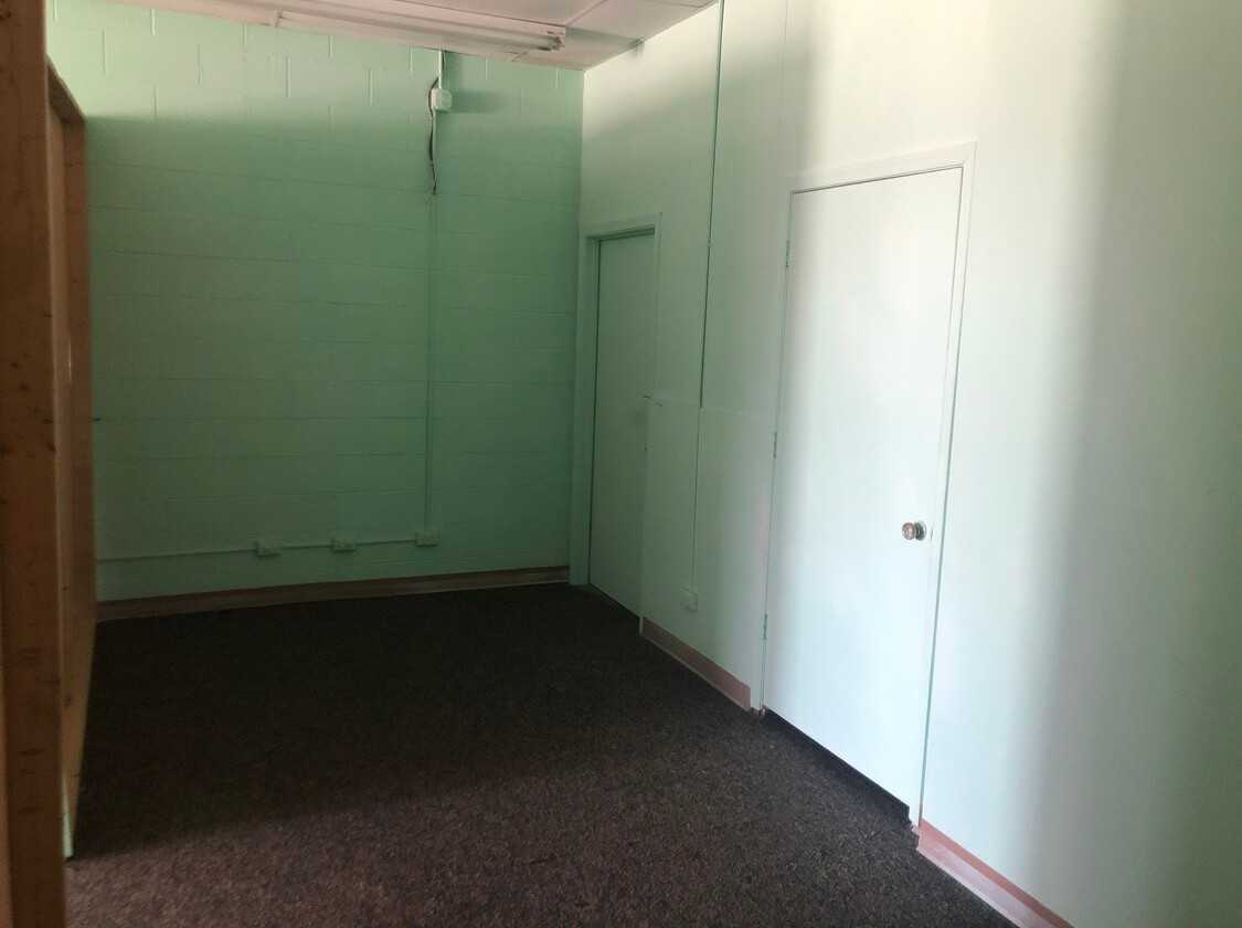 233 S County Dr #A - Photo 3 of 7