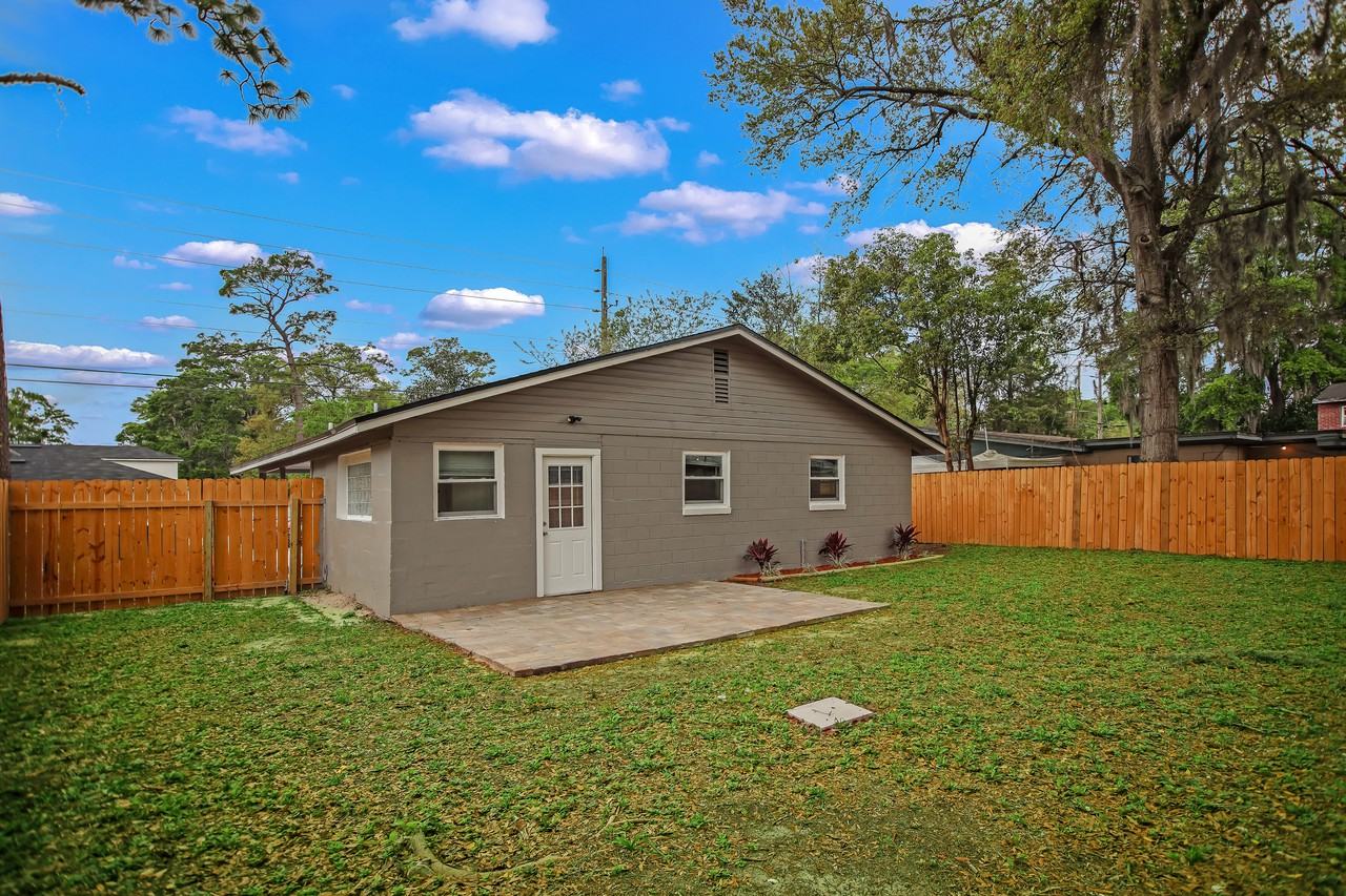 237 Bowlan St N #1 - Photo 2 of 32