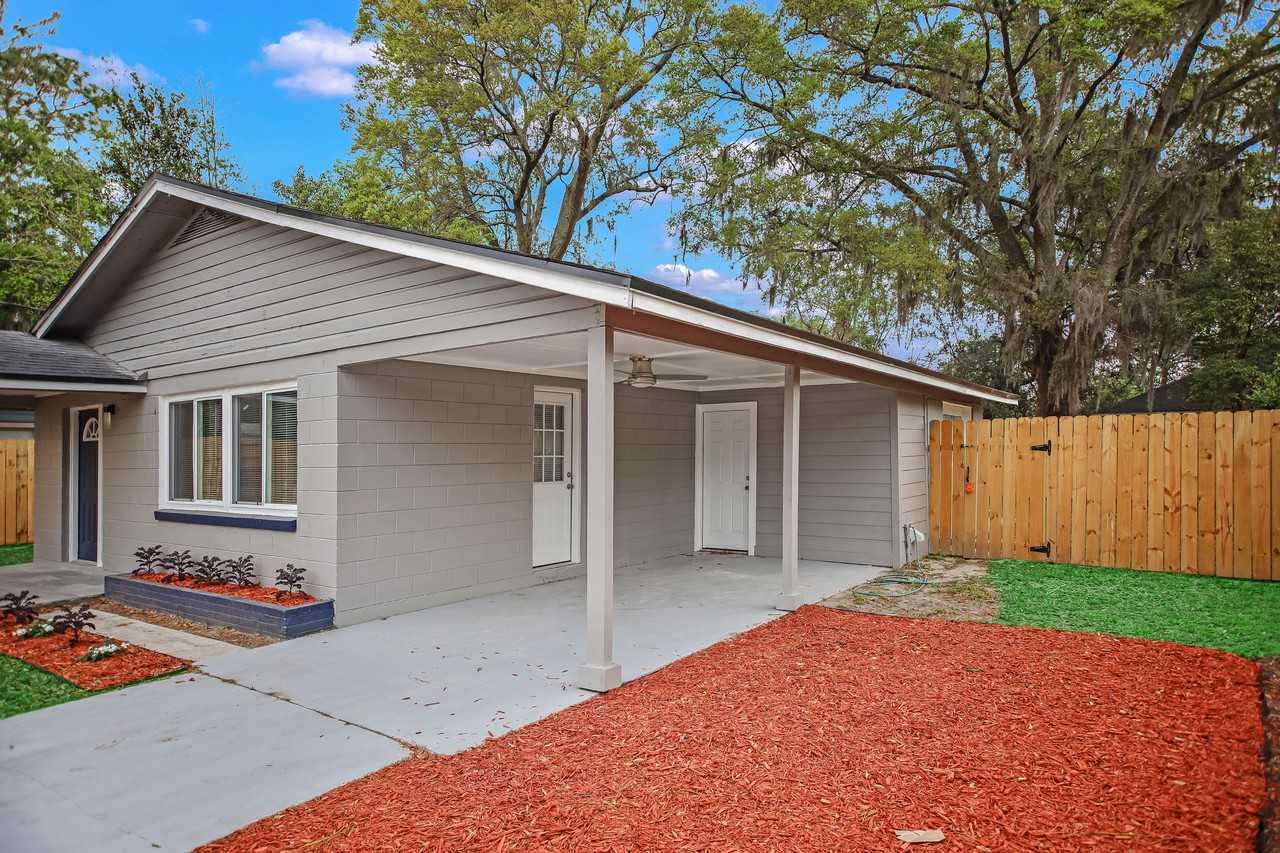 237 Bowlan St N #1 - Photo 5 of 32