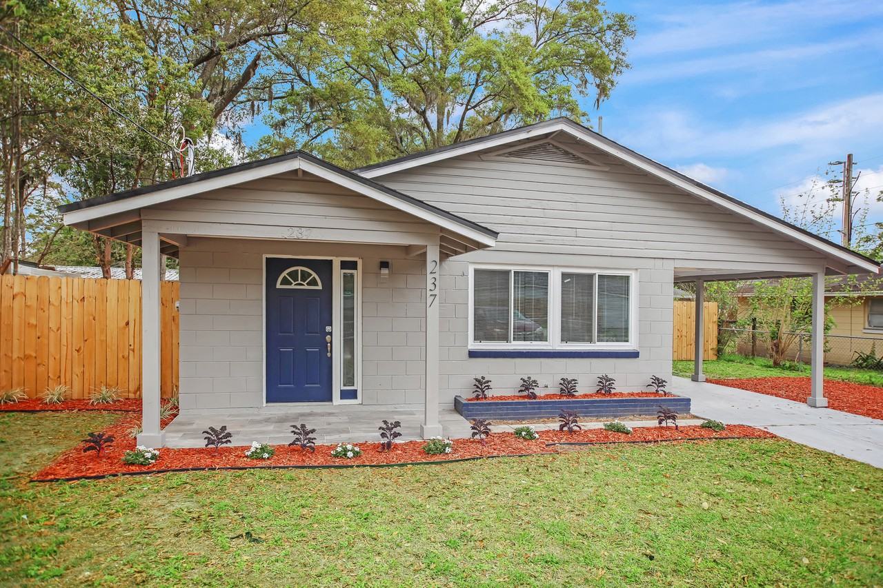 237 Bowlan St N #1 - Photo 6 of 32