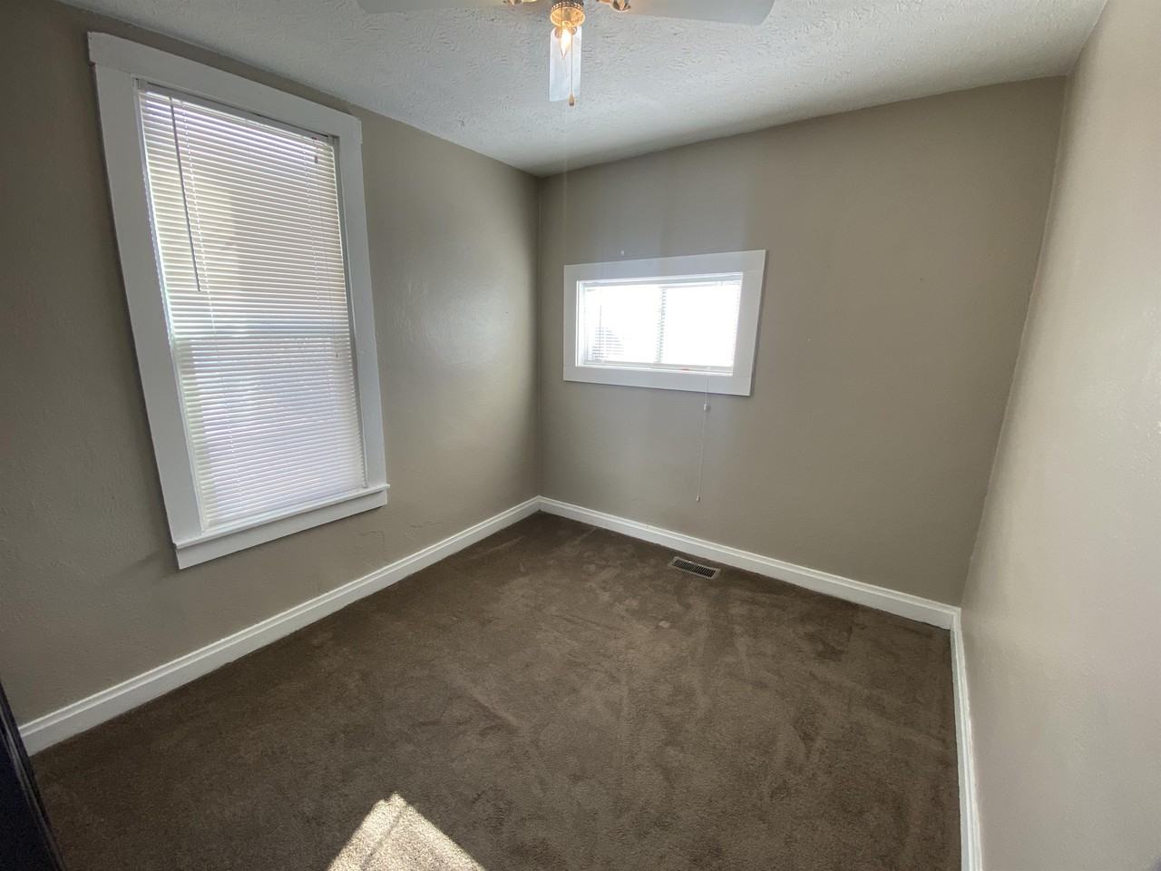 511 12th St #1 - Photo 4 of 20