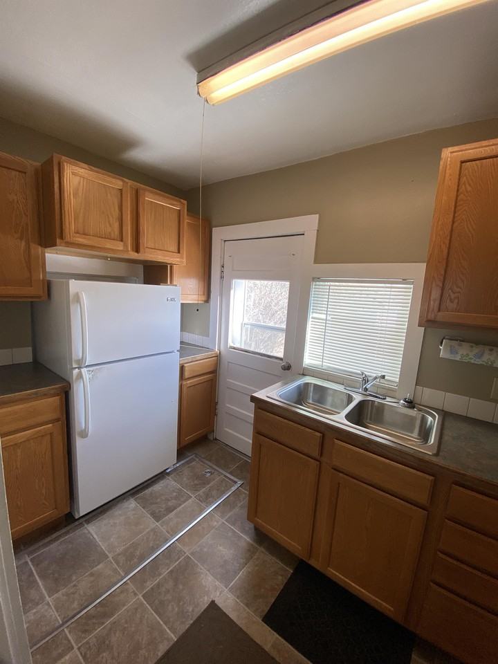 511 12th St #1 - Photo 5 of 20
