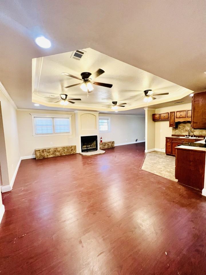 2329 Greenway Dr #1 - Photo 6 of 16