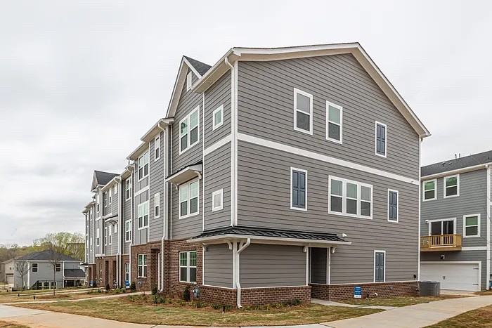 7210 Bryce Avenue - Photo 3 of 31