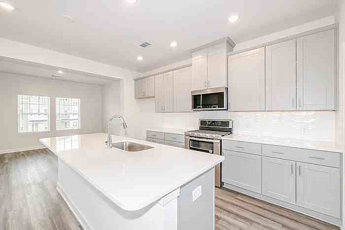 7210 Bryce Avenue - Photo 4 of 31