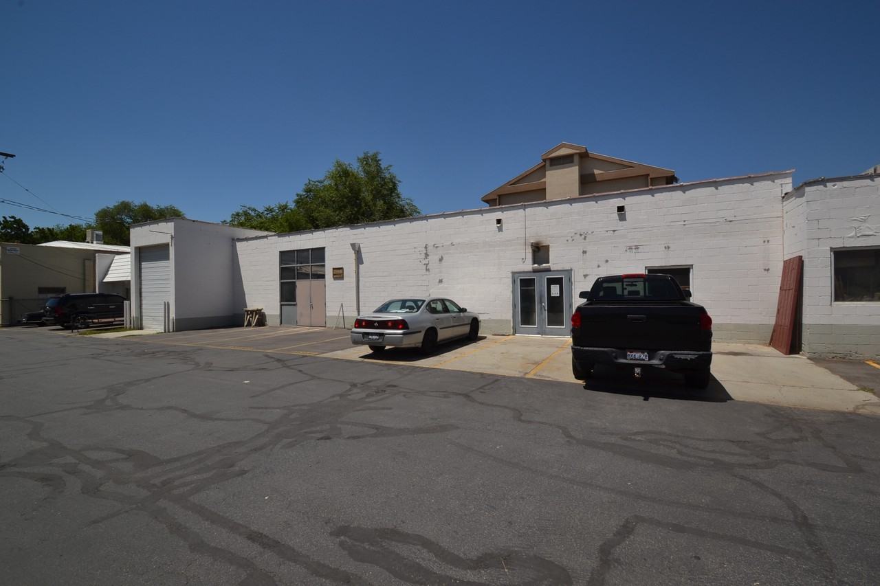 636 S 200  W - Photo 2 of 11