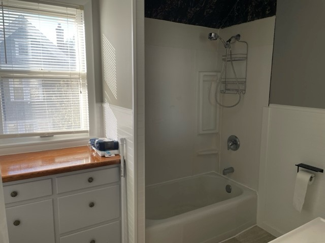 233 W Locust St #2 - Photo 6 of 9