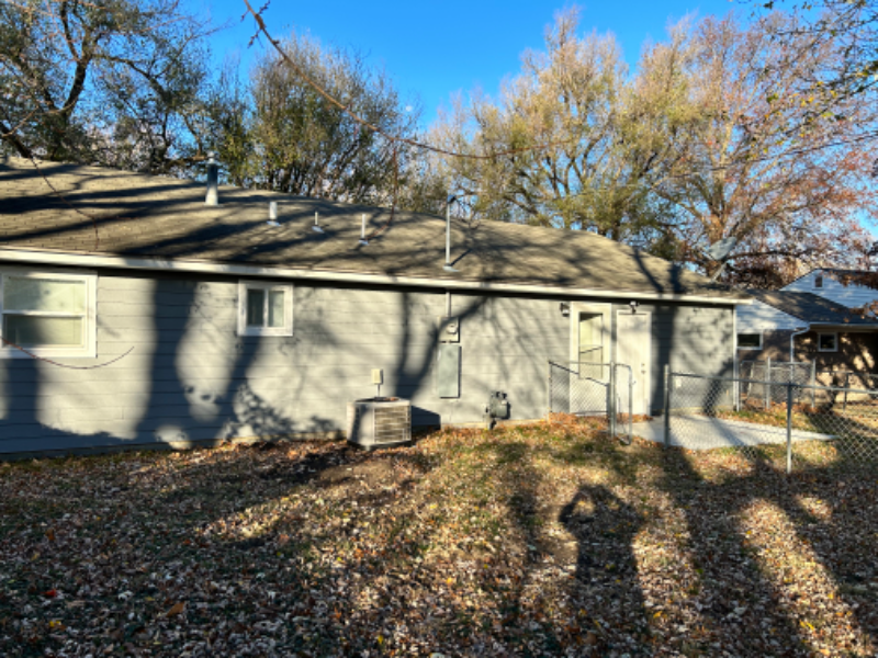 2504 Sw Seabrook Ave - Photo 3 of 11