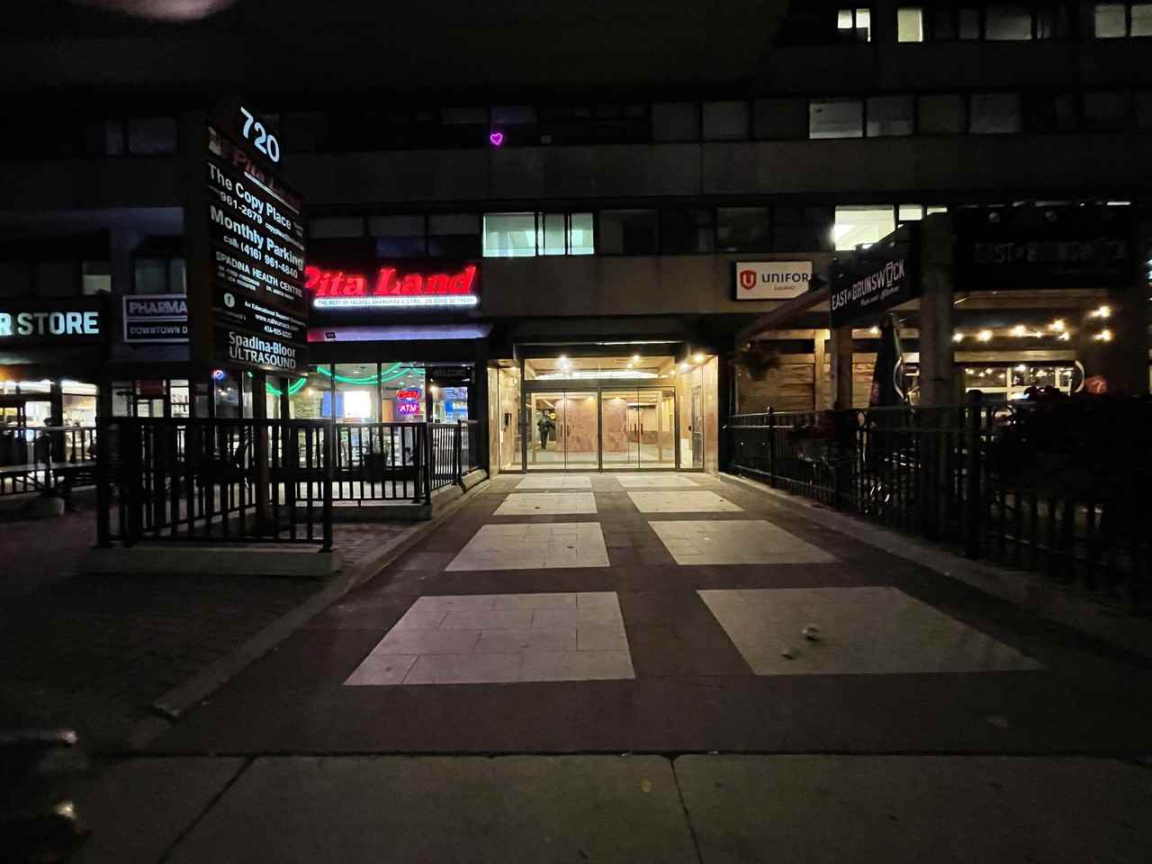 720 spadina ave  toronto - Photo 2 of 14