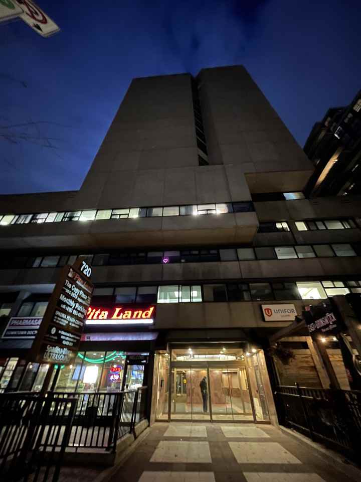 720 spadina ave  toronto - Photo 3 of 14