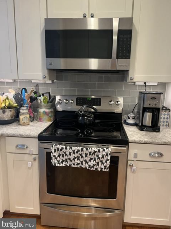 3193 Readsborough Ct #1 - Photo 2 of 10