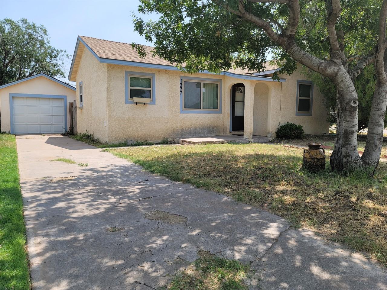 1327 S Avenue C #1 - Photo 2 of 24