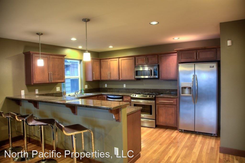 1343 14th Ave S #B - Photo 2 of 10