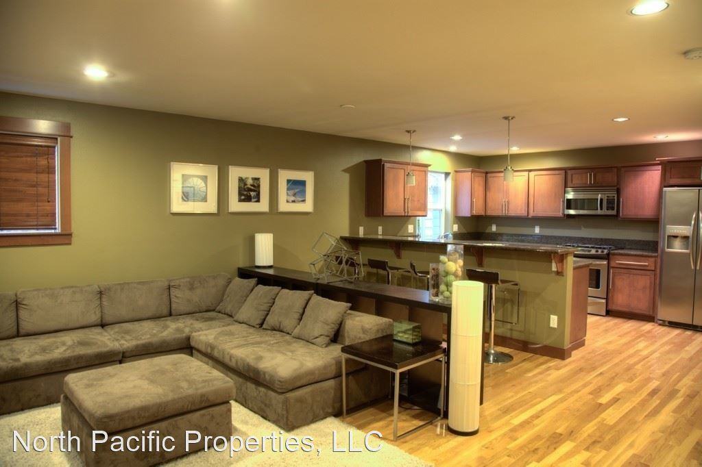 1343 14th Ave S #B - Photo 3 of 10