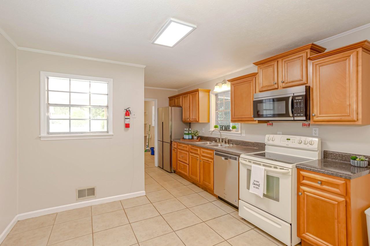 Wedgewood Dr - Photo 6 of 12