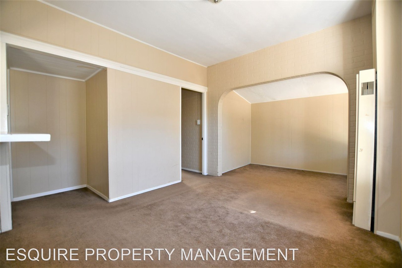137-139 E HIGH STREET - Photo 2 of 36