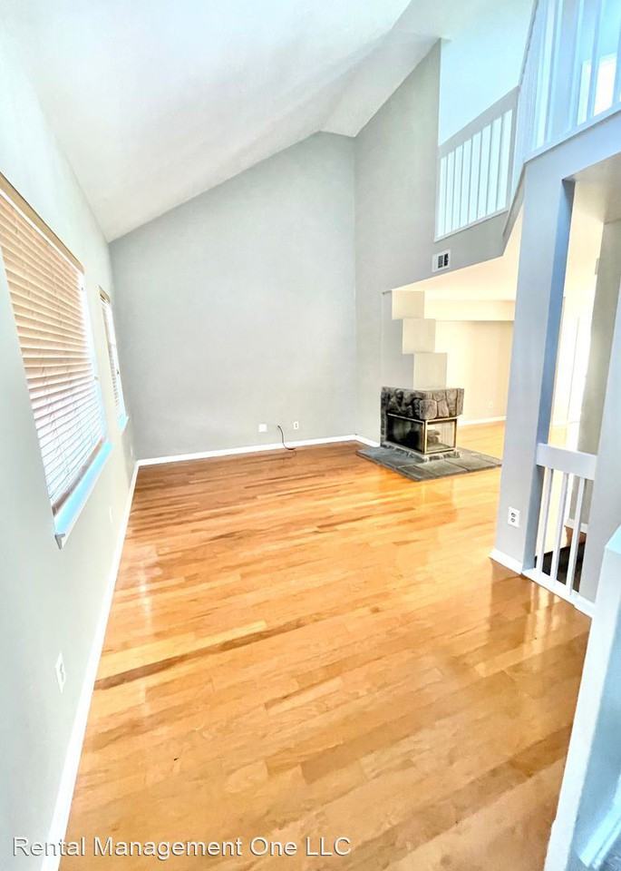 1306 S Main St - Photo 2 of 15