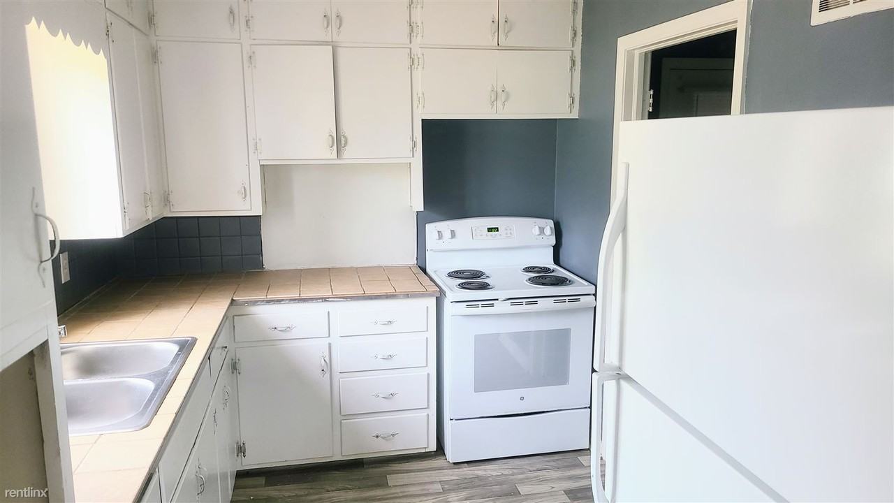 2805 S Glenwood Ave - Photo 3 of 6