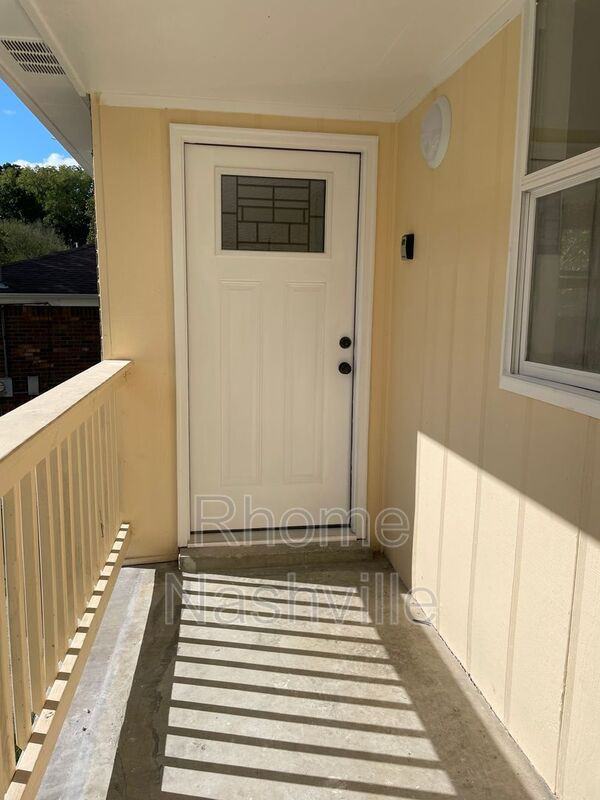 916 Algonquin Ct - Photo 2 of 13