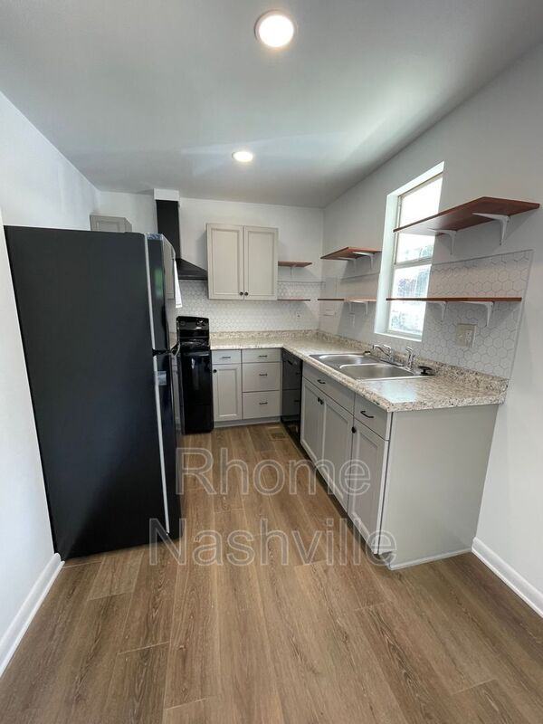 916 Algonquin Ct - Photo 4 of 13