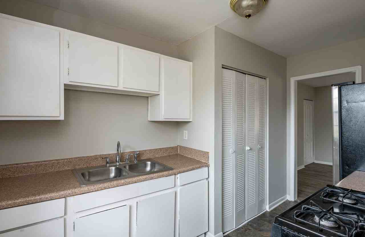 4046 Doster Dr Sw - Photo 2 of 18