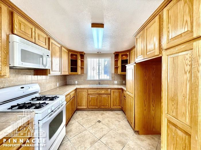 664 W 3rd St #A - Photo 2 of 18