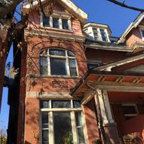 Spadina Cres - Photo 1 of 1