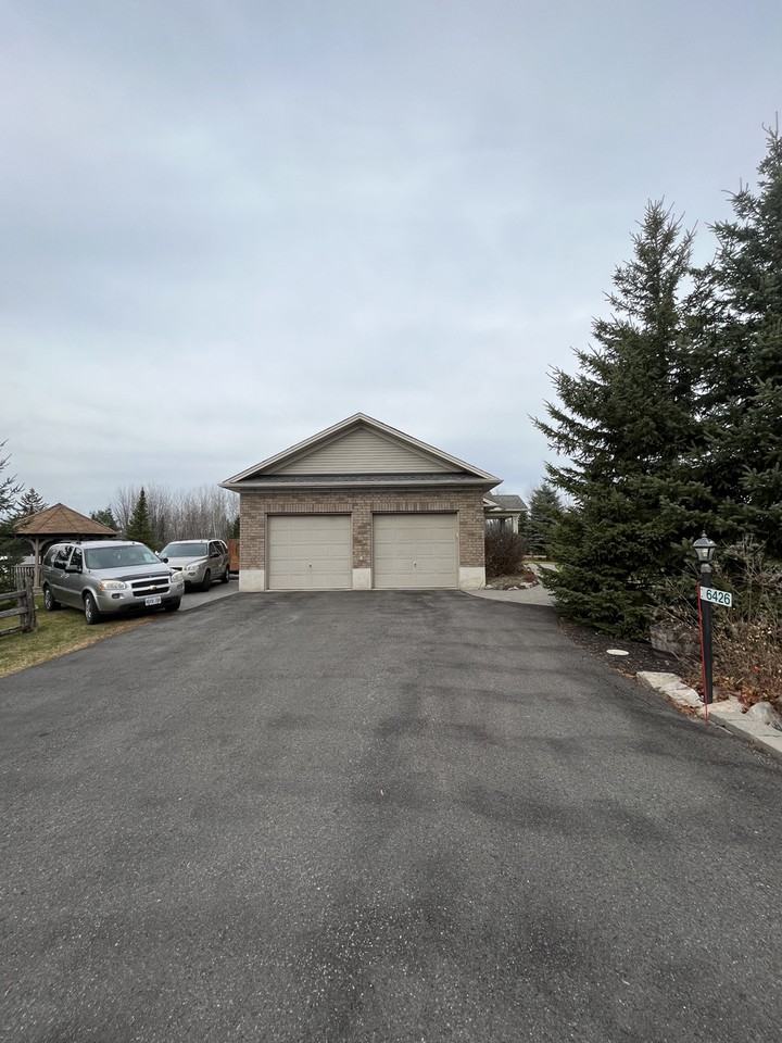 6426 Gordon Pratt Cres - Photo 3 of 17