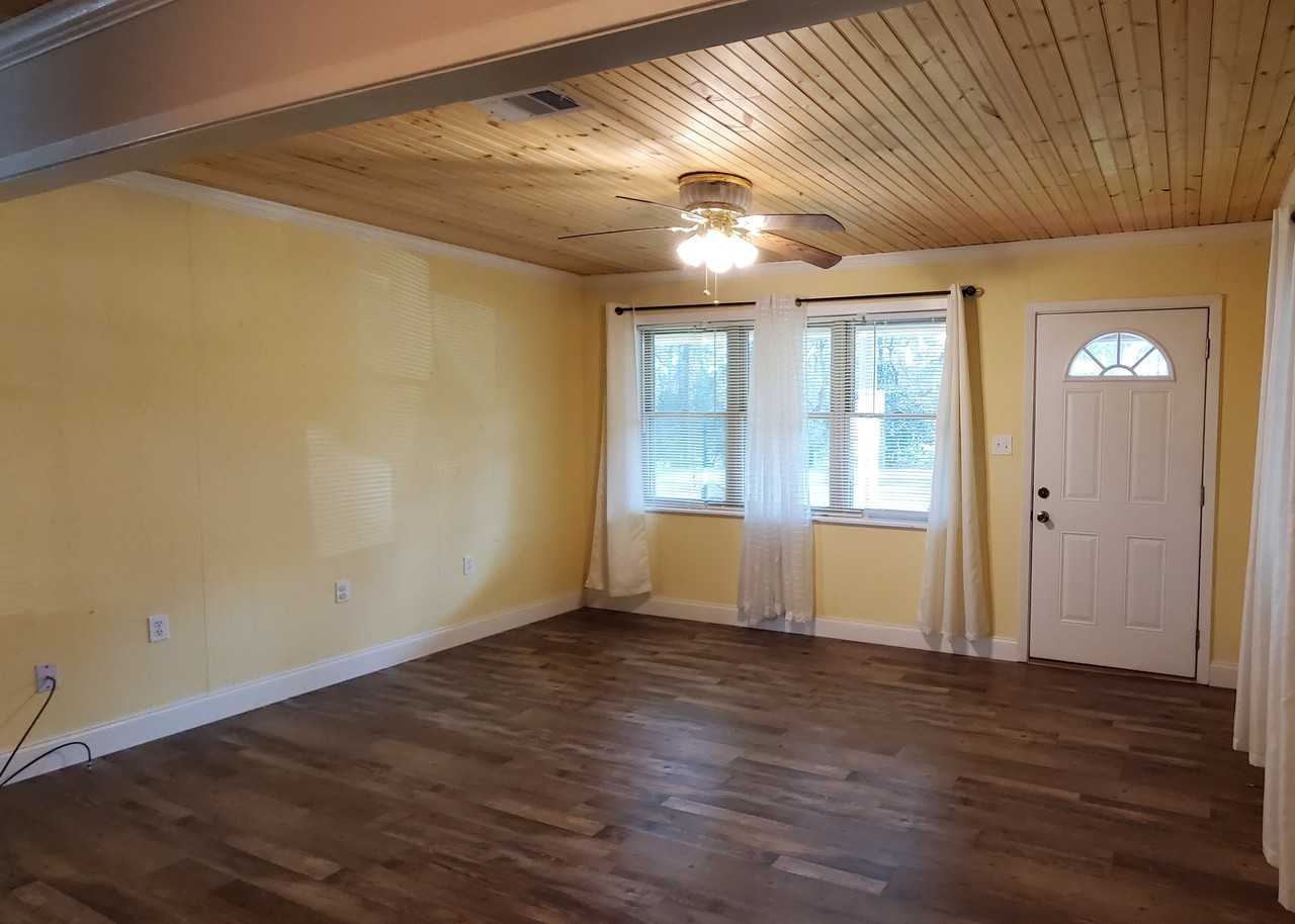 2078 Port Arthur Ave - Photo 2 of 11