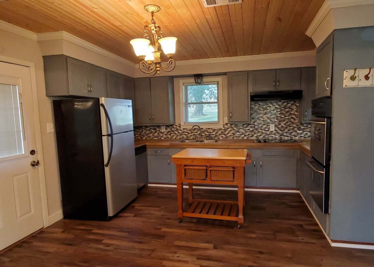 2078 Port Arthur Ave - Photo 3 of 11