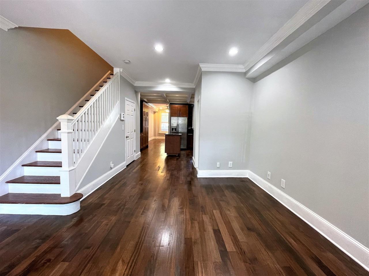 918 6th St Ne Uppr - Photo 6 of 48