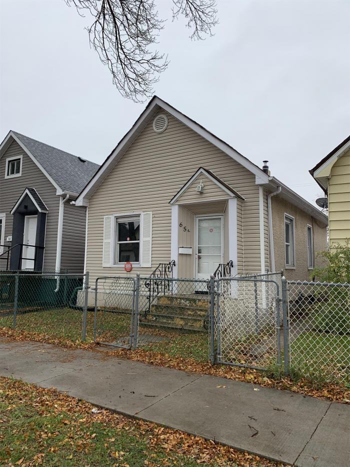 654 Atlantic Ave, Winnipeg, MB R2W 0S5 3 Bedroom House for 1,295/month