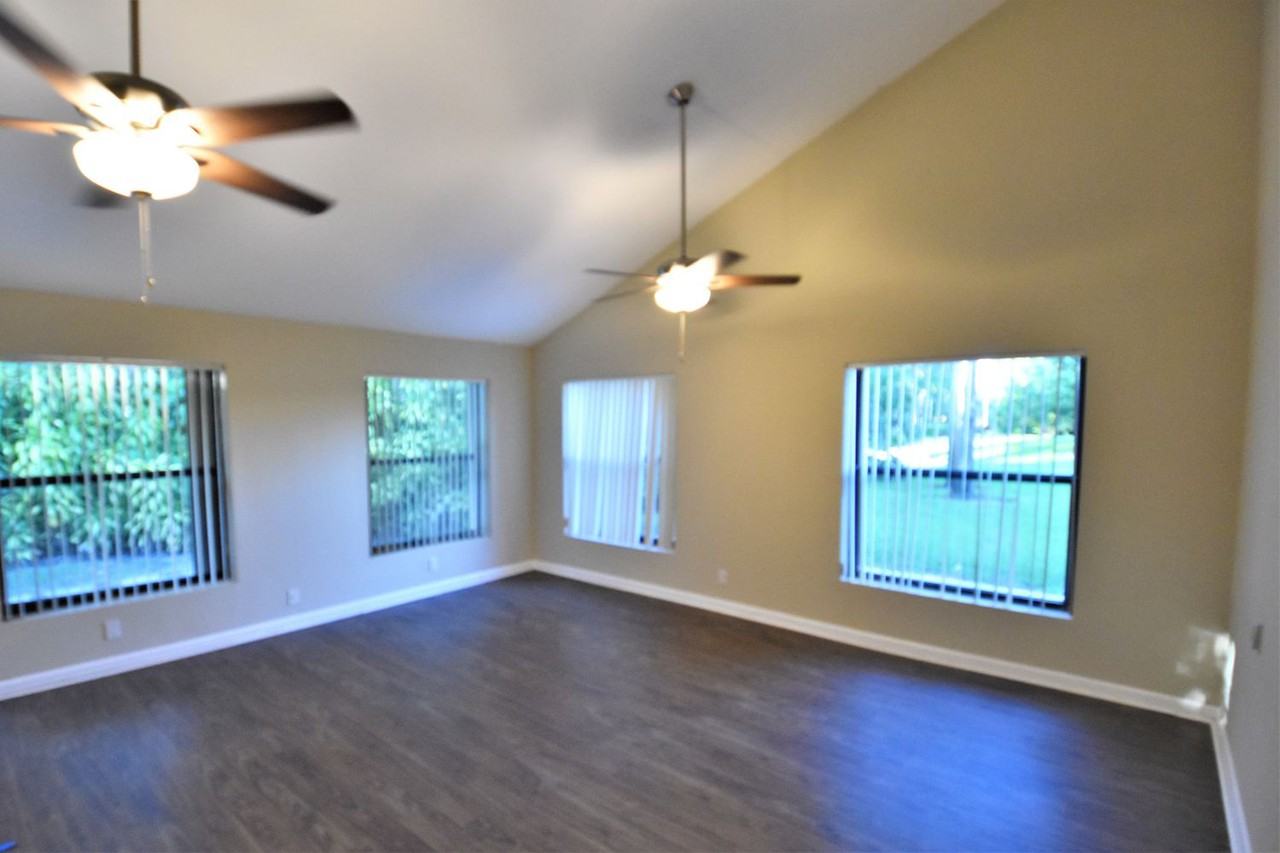 2148 Baton Rouge - Photo 2 of 17