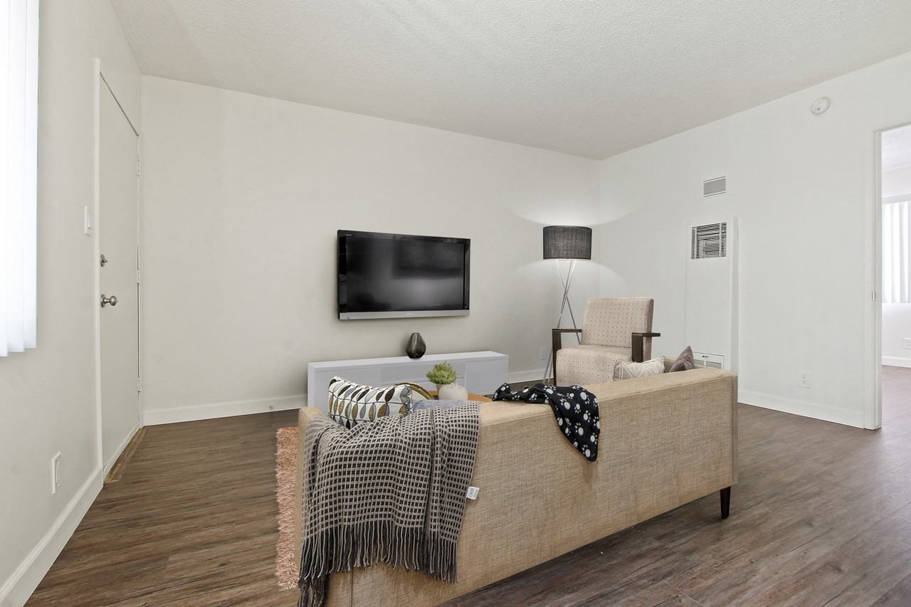 Sepulveda Court - Photo 4 of 36