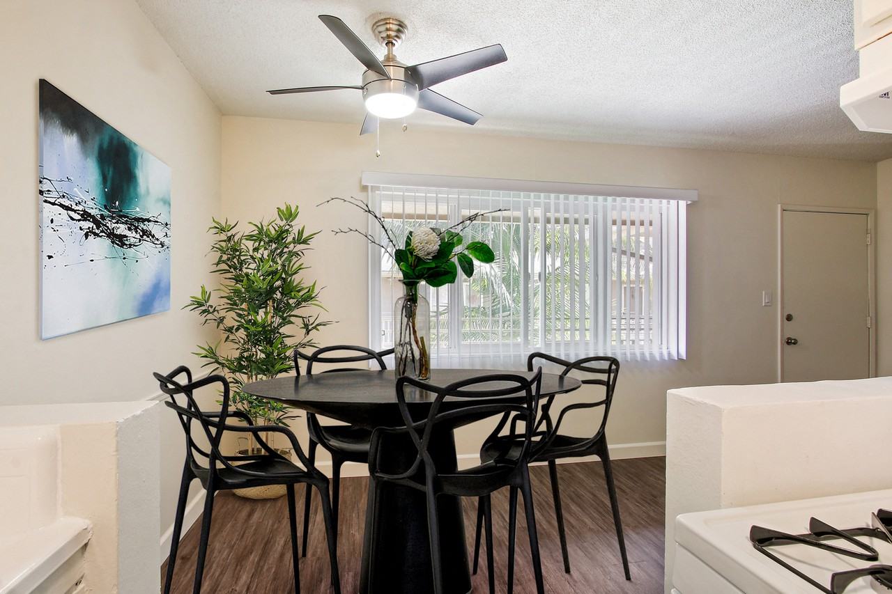 Sepulveda Court - Photo 6 of 36