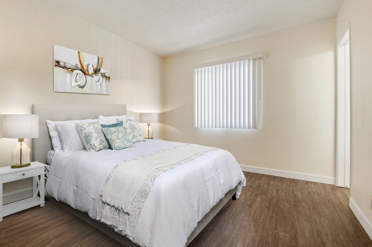 Sepulveda Court - Photo 7 of 36